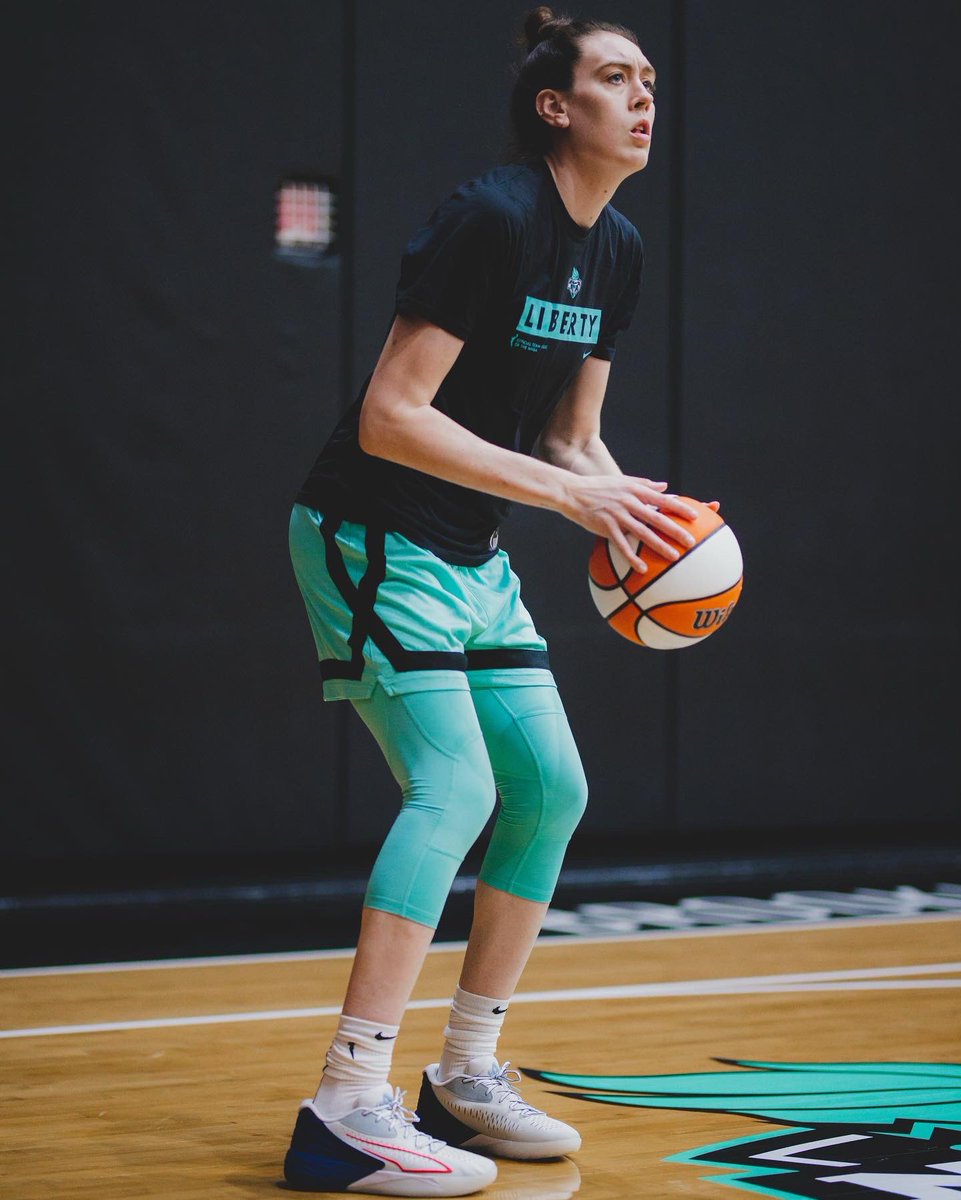 Giày PUMA Stewie 1 cuối cùng được thiết kế để tôn vinh UConn - 2