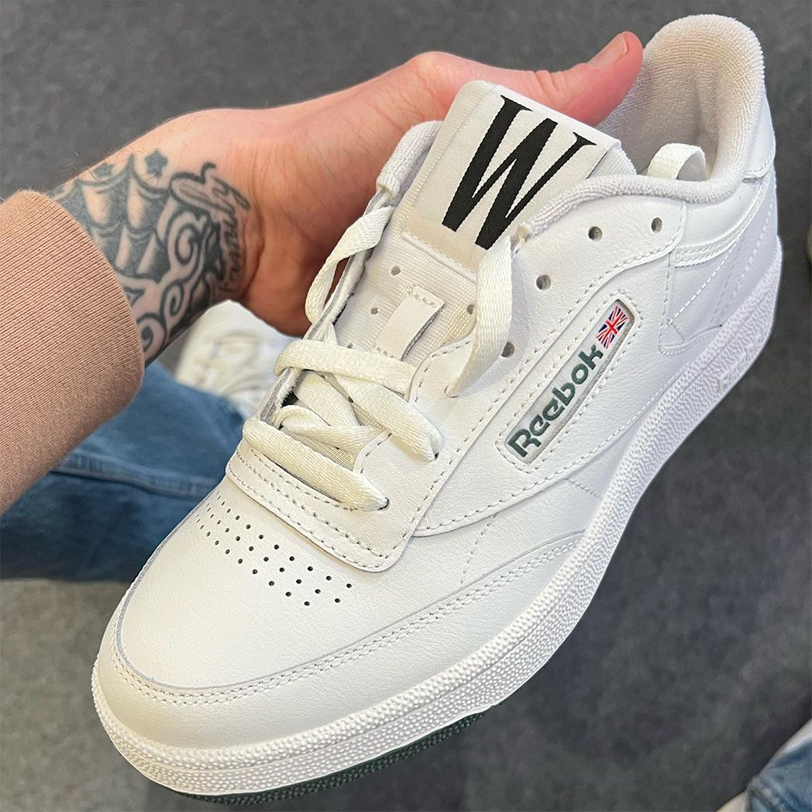 Giày Reebok Club C được đồ hoạ Tyrrell Winston ký tặng ra mắt tại Hồng Kông - 2