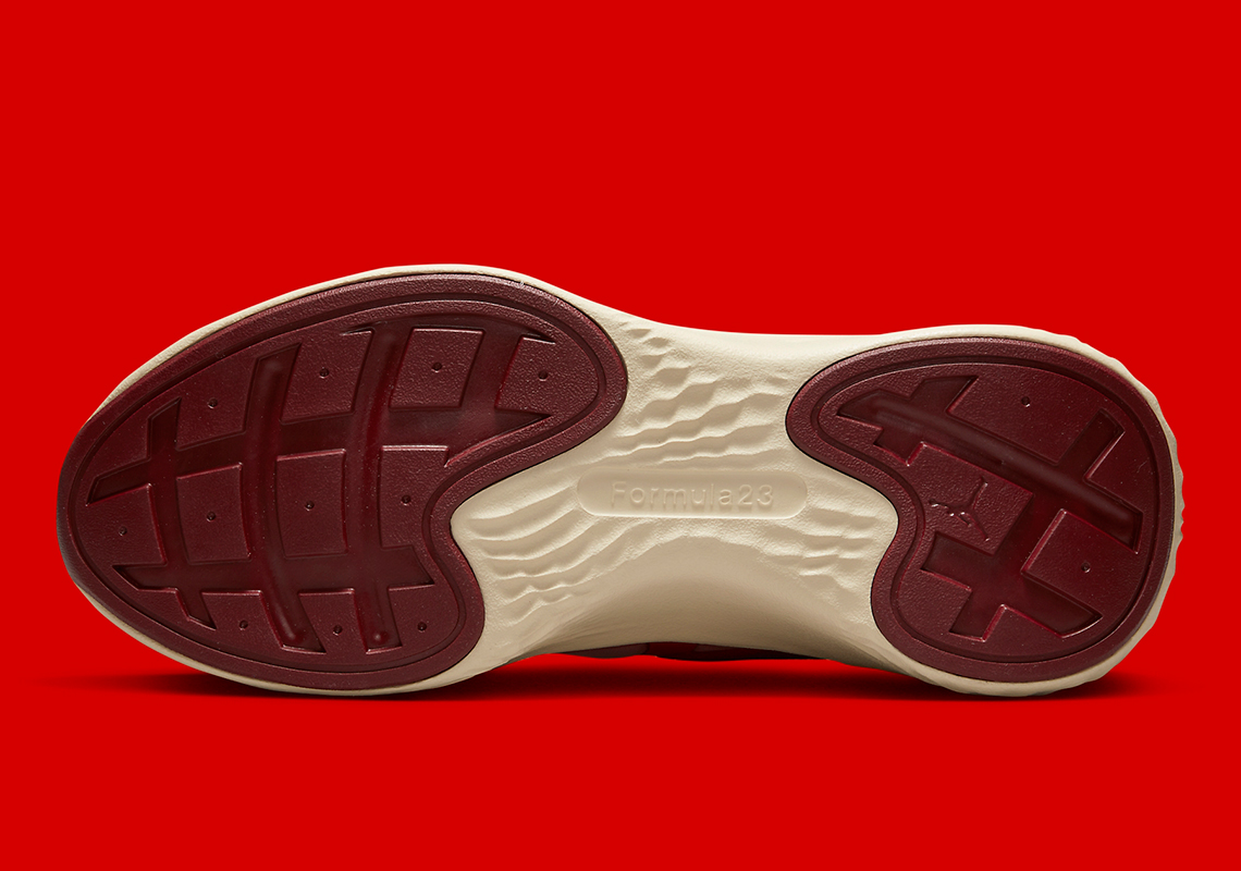 Giày sneaker Jordan Delta 3 Low với trang phục màu đỏ - 4