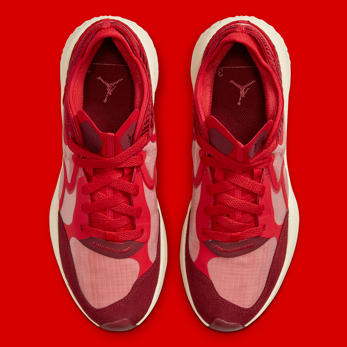 Giày sneaker Jordan Delta 3 Low với trang phục màu đỏ - 6