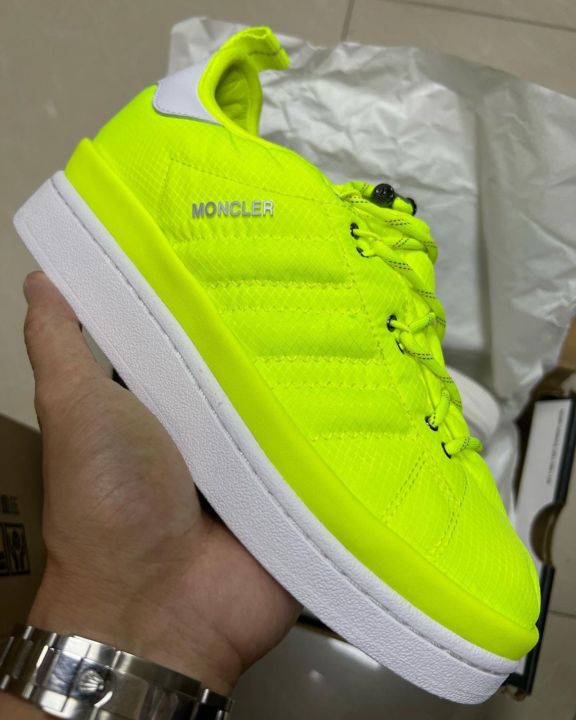 Giày sneaker mới nhất của Moncler x adidas xây dựng trên đế Superstar - 2