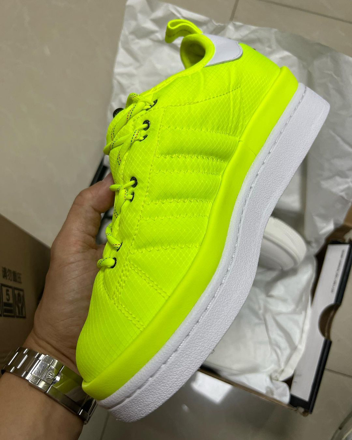 Giày sneaker mới nhất của Moncler x adidas xây dựng trên đế Superstar - 3