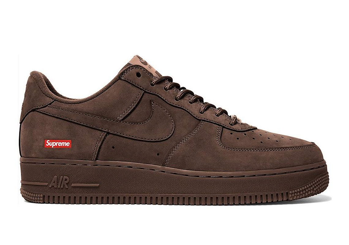 Giày sneaker Nike Air Force 1 Low Baroque Brown hợp tác giữa Supreme và Nike sẽ được thêm vào danh mục mùa Thu/Đông '23 của nhãn hiệu. - 1