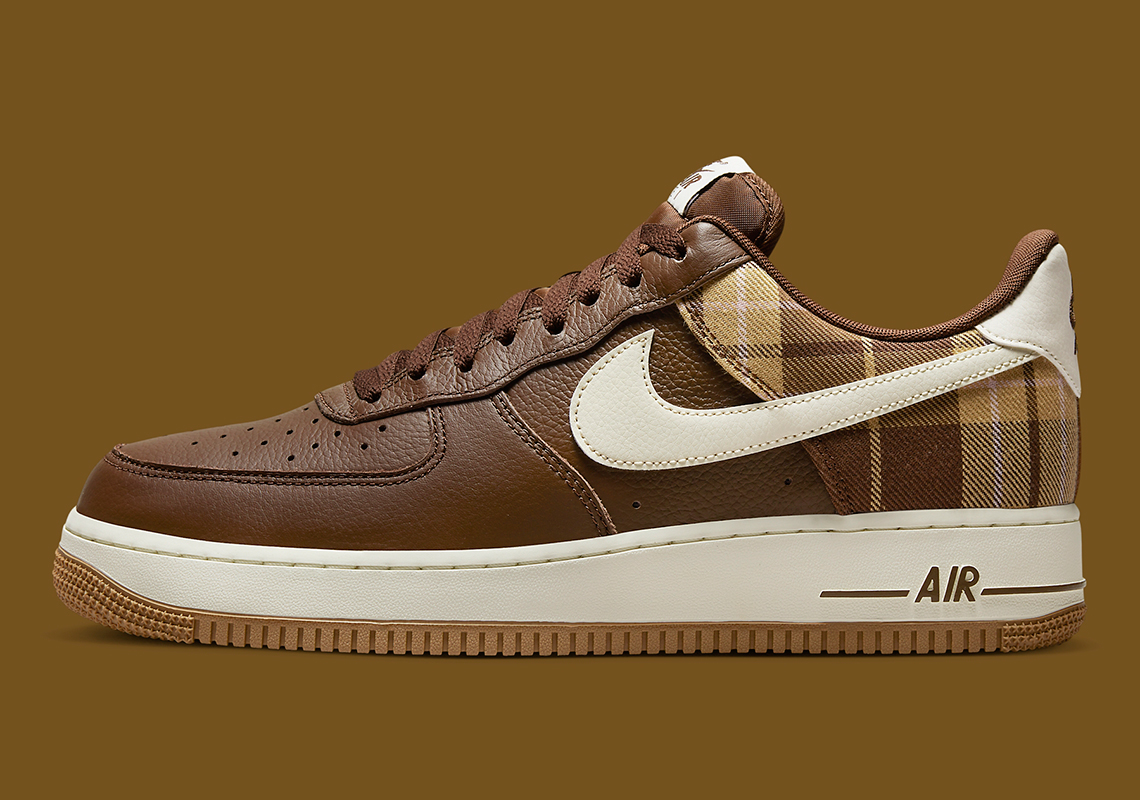 Giày sneaker Nike Air Force 1 Low với kẻ sọc có màu "Cacao"