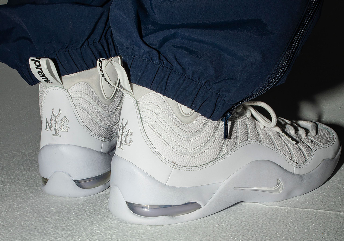 Giày Supreme x Nike Air Bakin ra mắt với hai màu mới. - 10