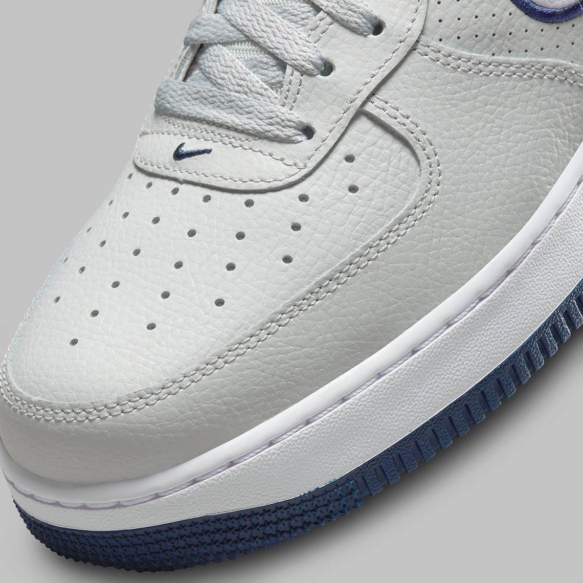 Giày thể thao Nike Air Force 1 Low được thêu các điểm nhấn màu xanh Navy rất lôi cuốn - 8