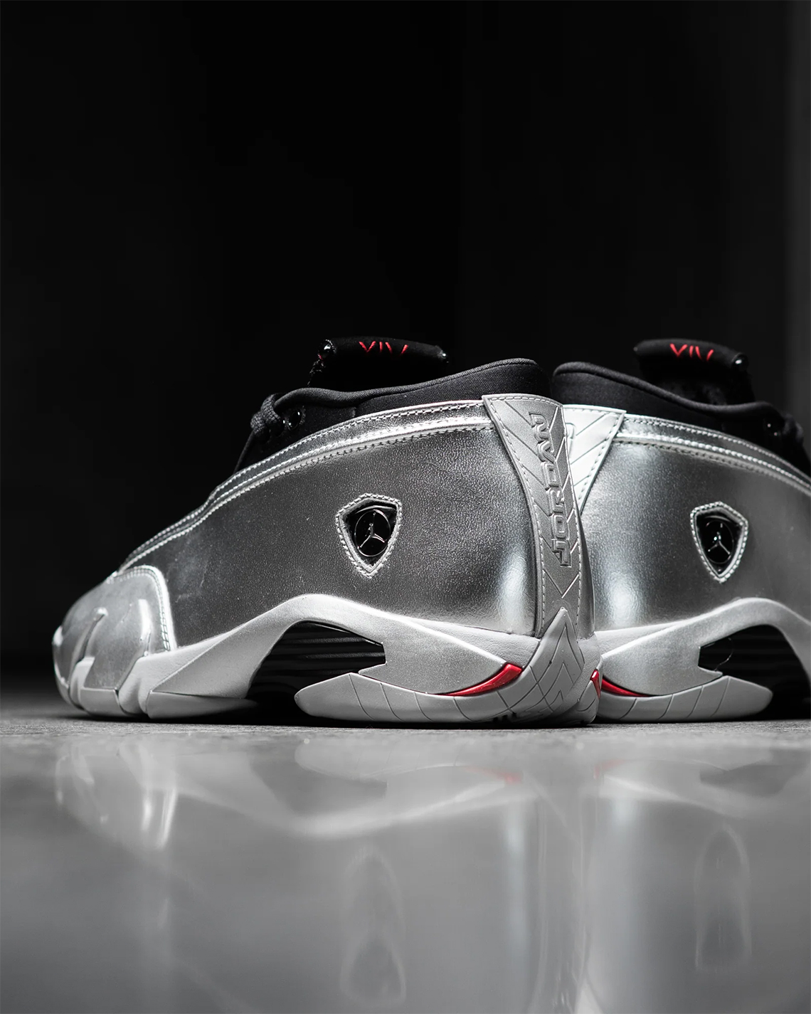 Giới thiệu Air Jordan 14 Low Metallic Silver độc quyền cho phái nữ - 2