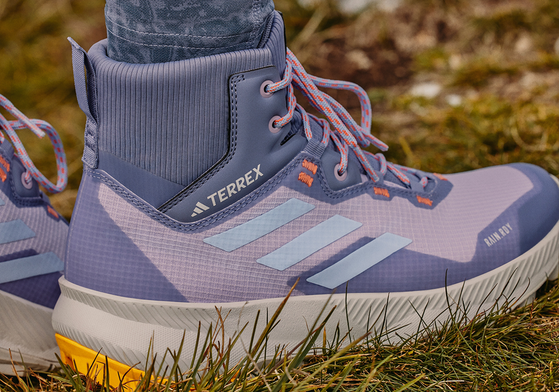 Giới thiệu giày adidas TERREX WMN Hiker Mid Rain.Rdy mới cho phái nữ - 2
