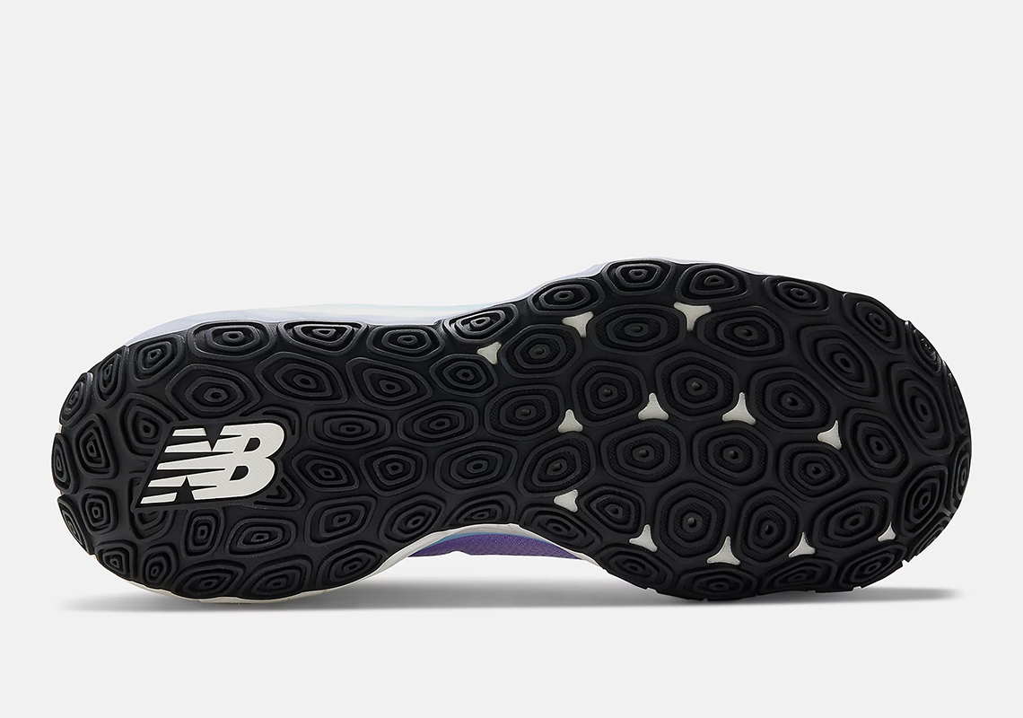 Giới thiệu giày New Balance Fresh Foam BB màu tím chủ đạo. - 4