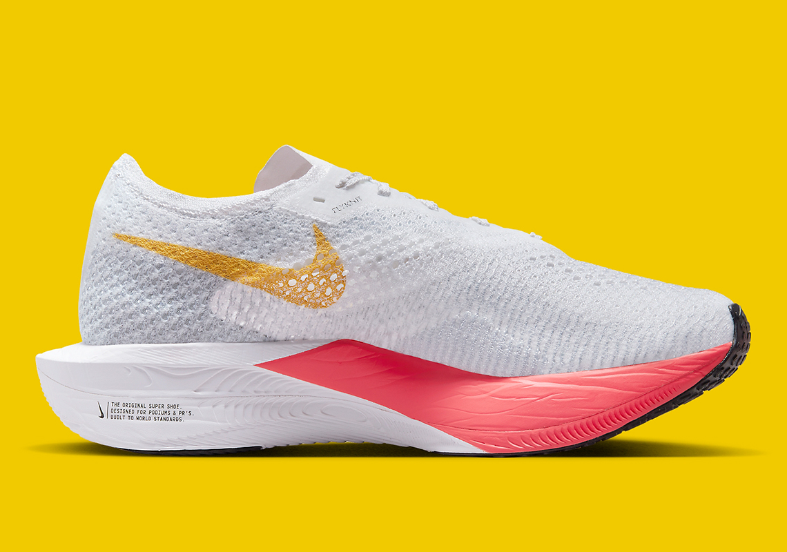 Giới thiệu Nike Vaporfly NEXT% 3 phiên bản mới với màu hồng và logo Swoosh màu vàng. - 3