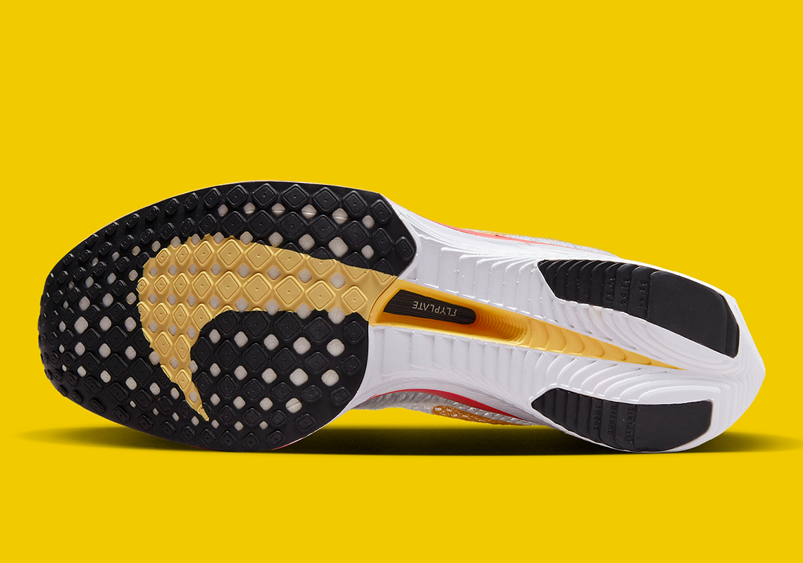 Giới thiệu Nike Vaporfly NEXT% 3 phiên bản mới với màu hồng và logo Swoosh màu vàng. - 6