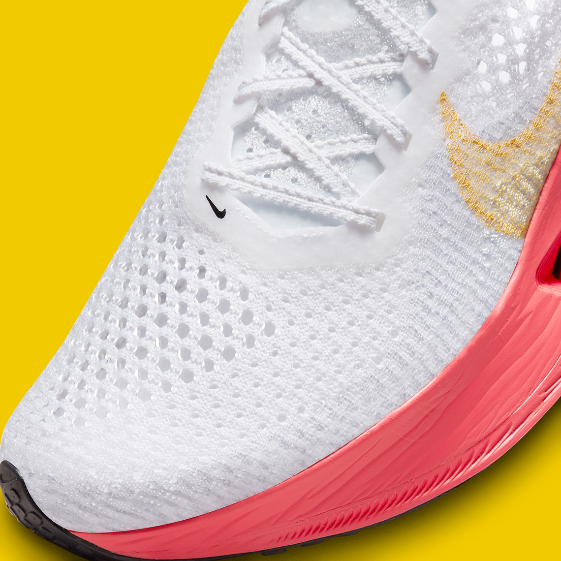 Giới thiệu Nike Vaporfly NEXT% 3 phiên bản mới với màu hồng và logo Swoosh màu vàng. - 7