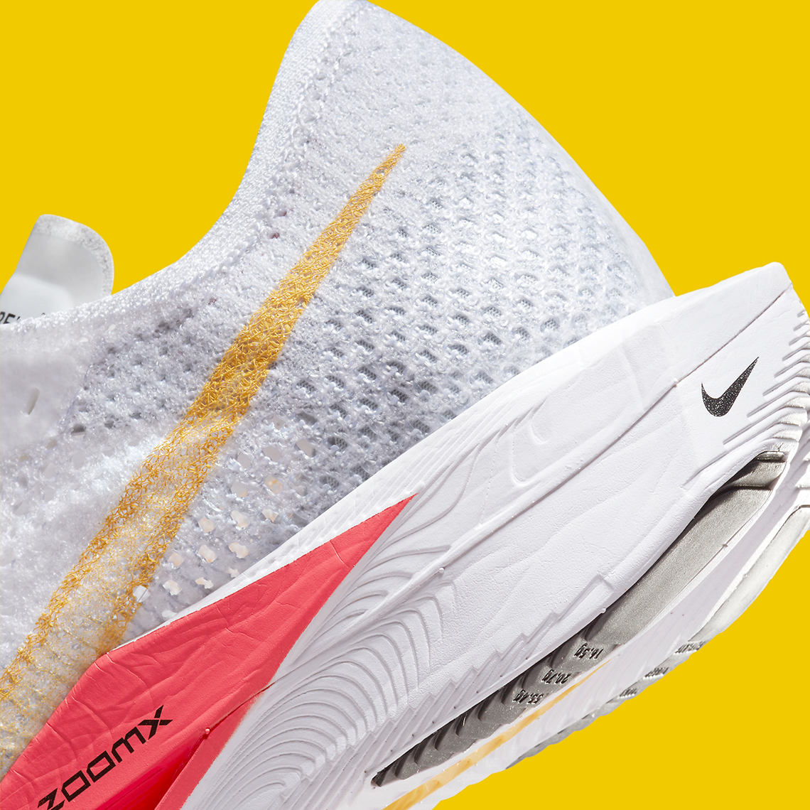 Giới thiệu Nike Vaporfly NEXT% 3 phiên bản mới với màu hồng và logo Swoosh màu vàng. - 8