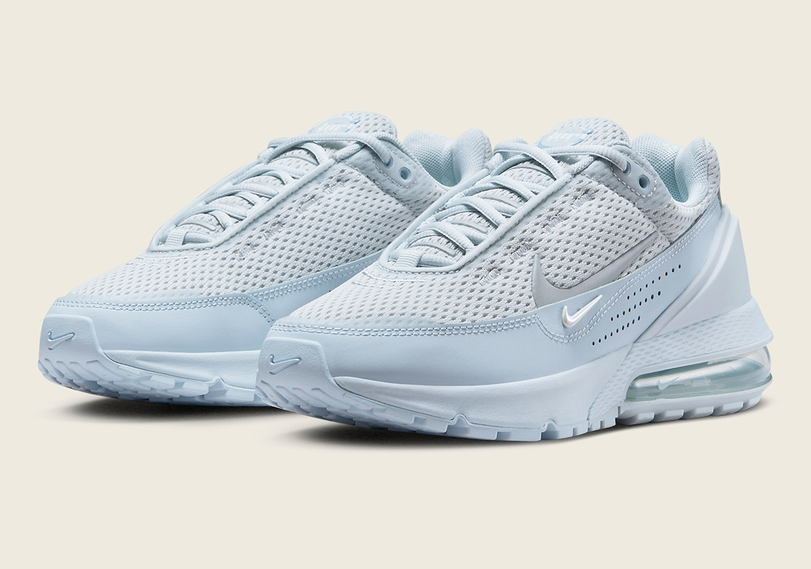 Giới tính nữ được thưởng thức Nike Air Max Pulse phiên bản màu xanh nhạt - 1