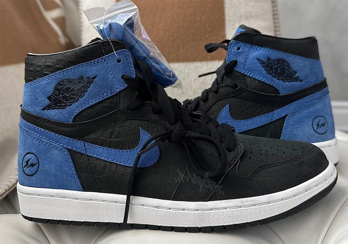 Hé lộ một thiết kế fragment x Air Jordan 1 Royal có da cá sấu màu đen - 1