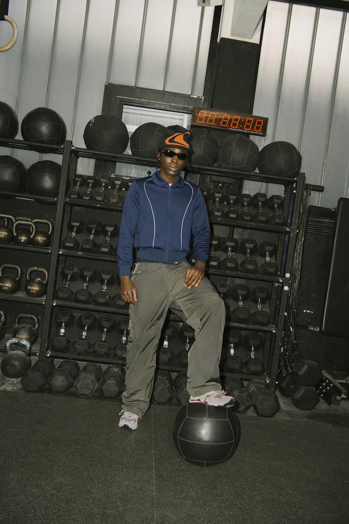 Highsnobiety đảm nhận Mizuno Wave Rider 10 cho thấy sự sắp xếp không đối xứng - 11