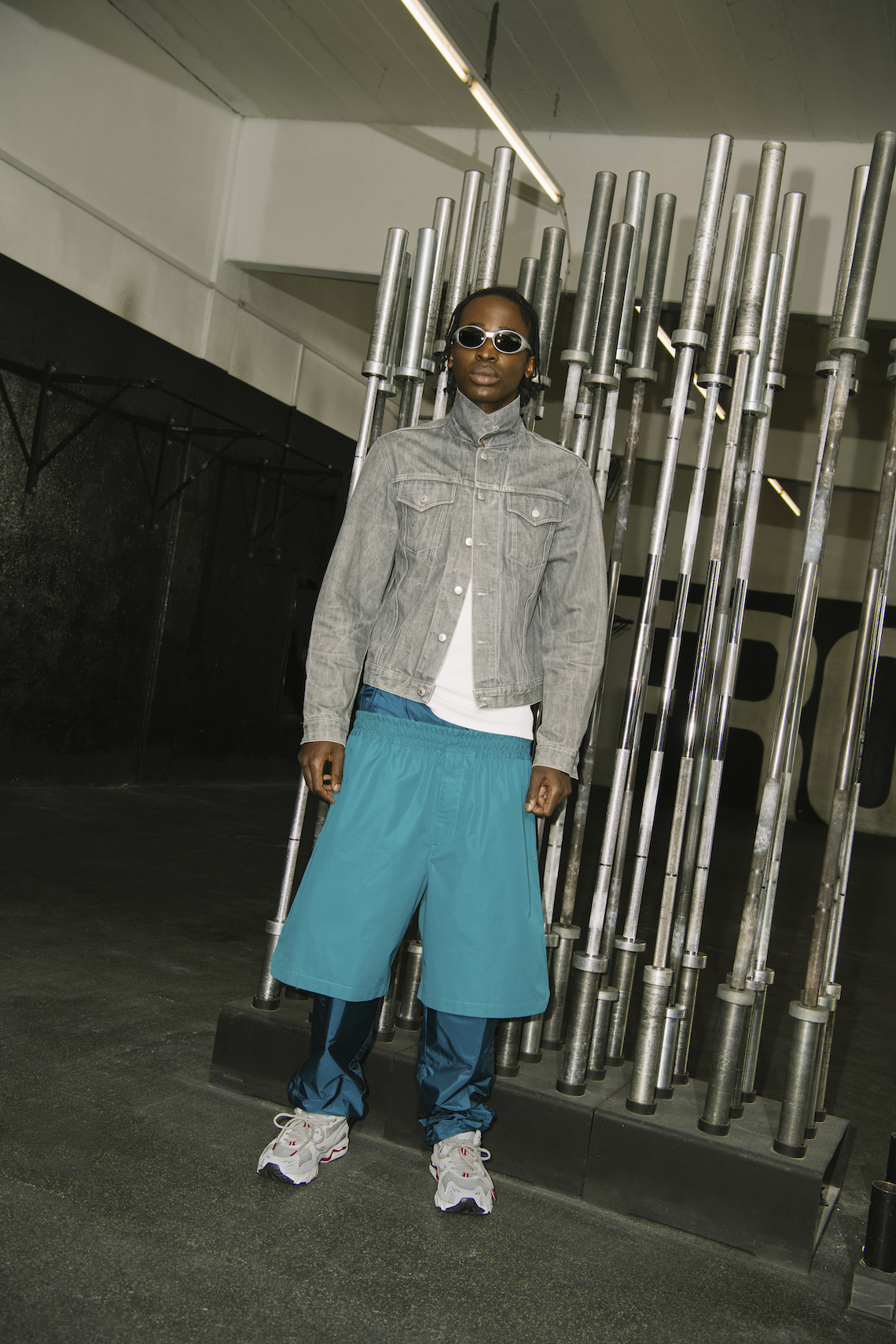 Highsnobiety đảm nhận Mizuno Wave Rider 10 cho thấy sự sắp xếp không đối xứng - 19