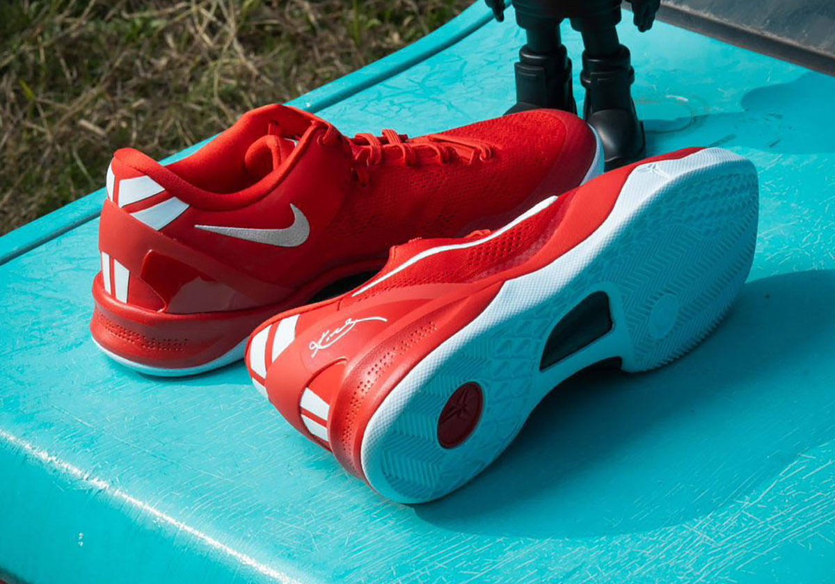 Hình ảnh chi tiết mới của Nike Kobe 8 Protro 'Đêm Hollywood' được tiết lộ - 9