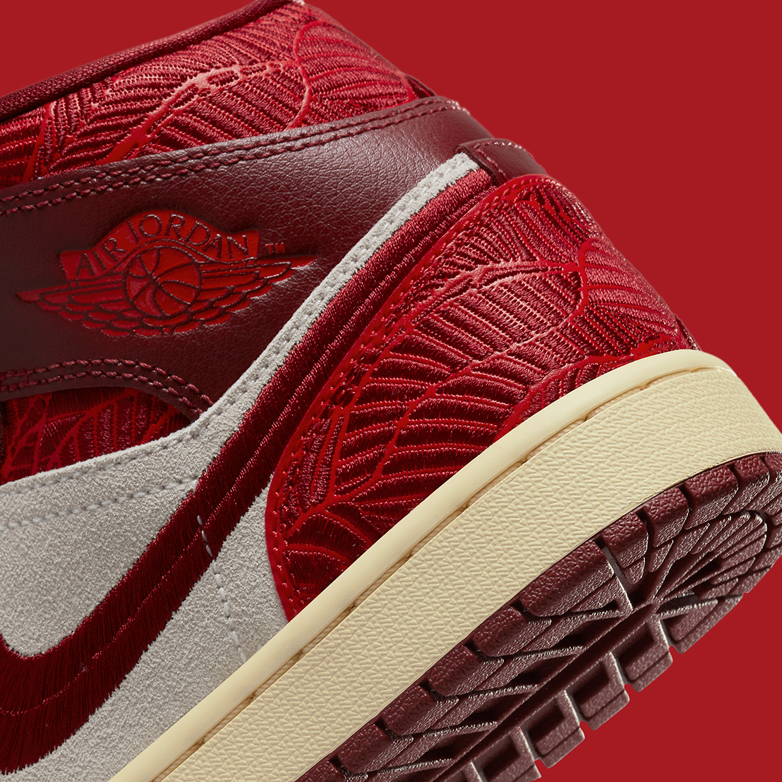 Hình ảnh chính thức của Air Jordan 1 Mid Tiki Leaf - 7
