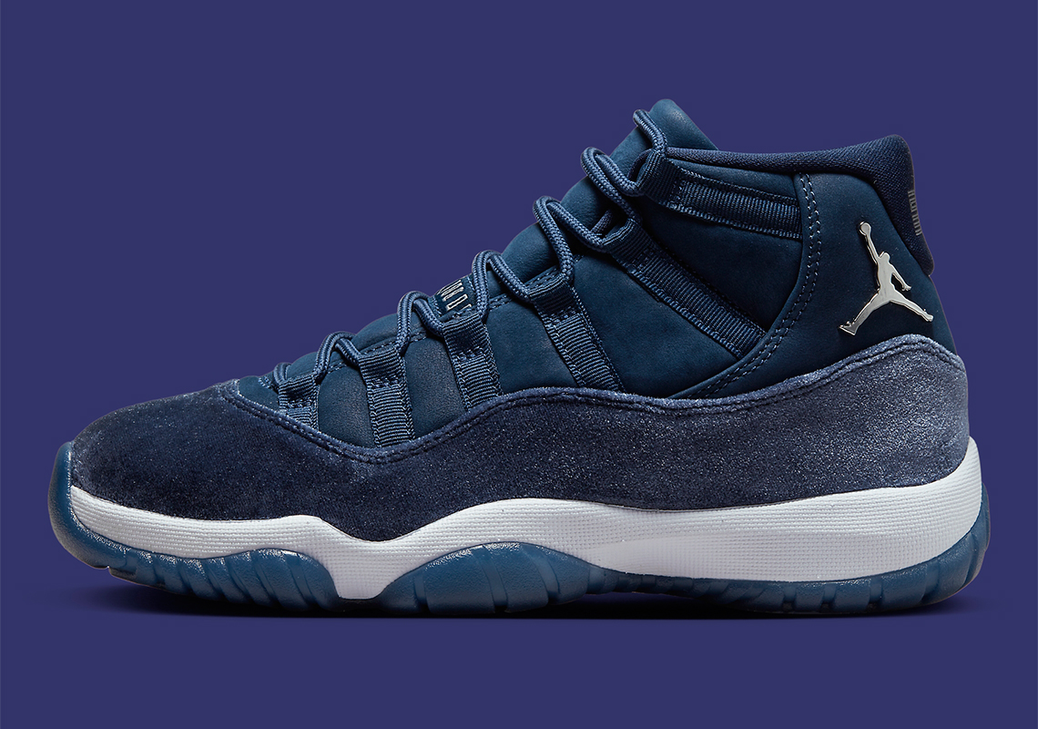 Hình ảnh chính thức của Air Jordan 11 Midnight Navy cho nữ - 2