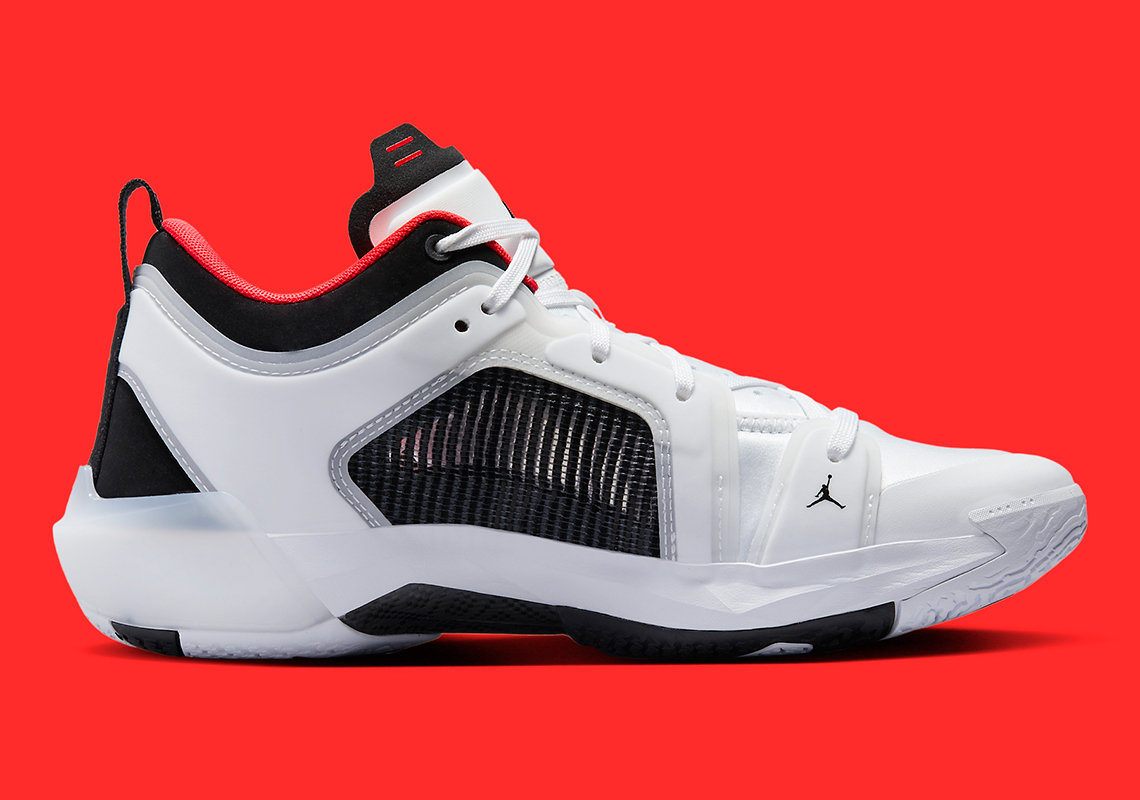 Hình ảnh chính thức của Air Jordan 37 Low “Siren Red” đã được tung ra - 3