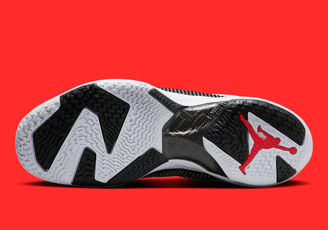 Hình ảnh chính thức của Air Jordan 37 Low “Siren Red” đã được tung ra - 5