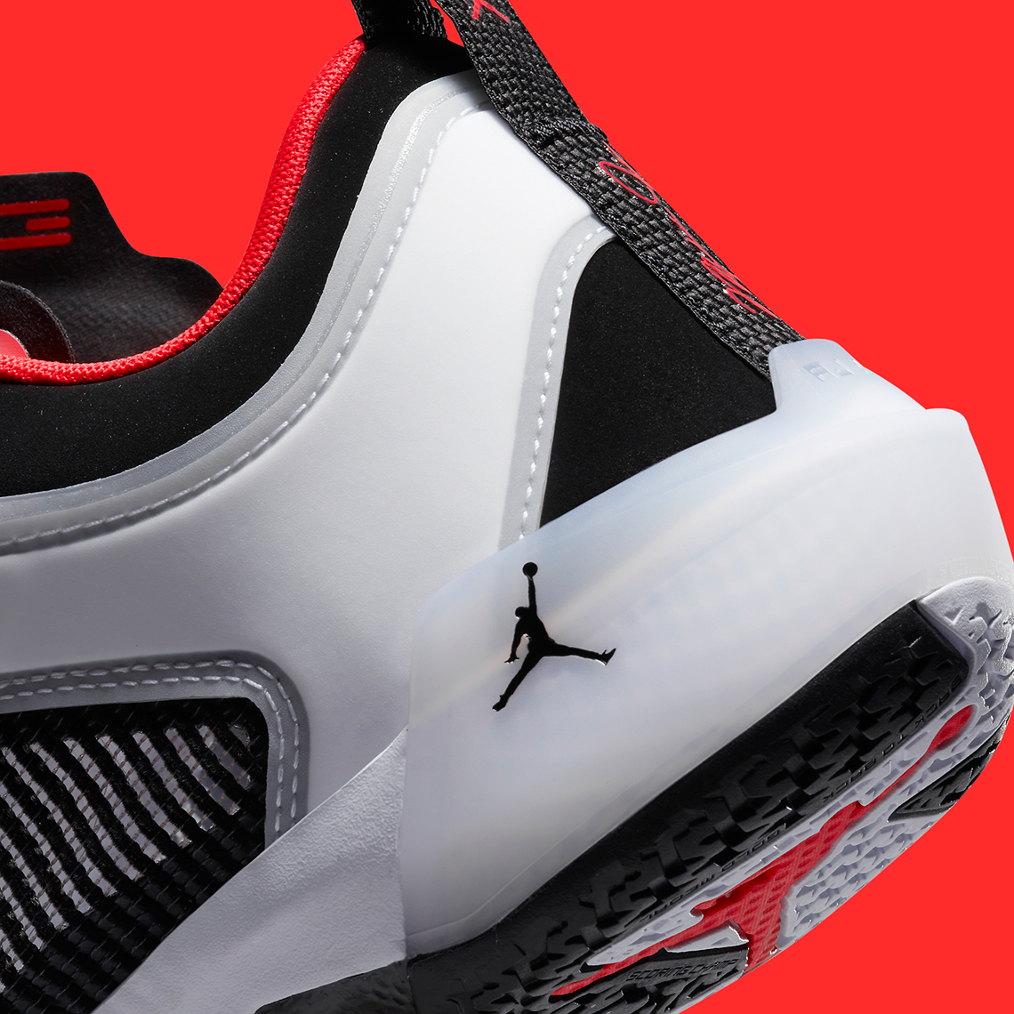 Hình ảnh chính thức của Air Jordan 37 Low “Siren Red” đã được tung ra - 9