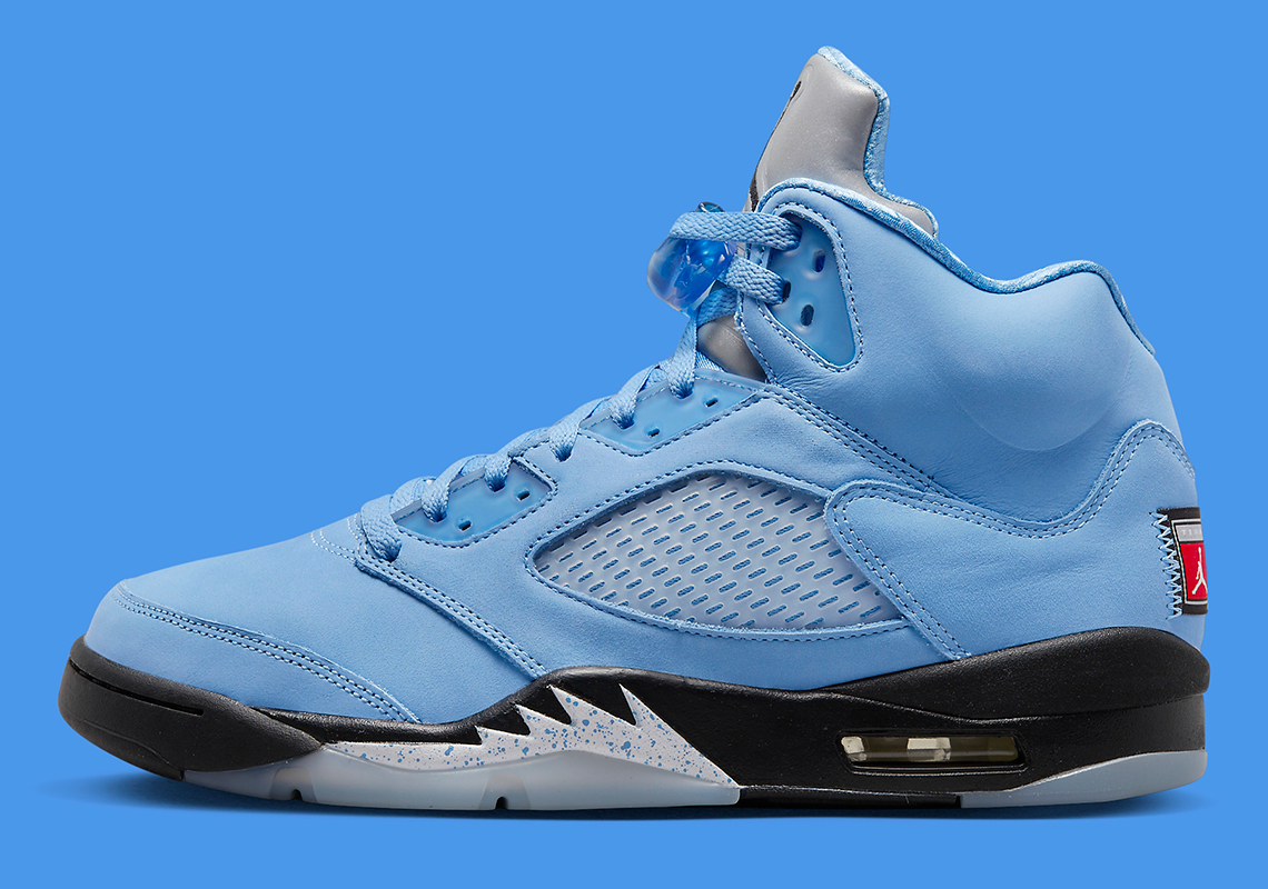 Hình ảnh chính thức của Air Jordan 5 UNC  - 2