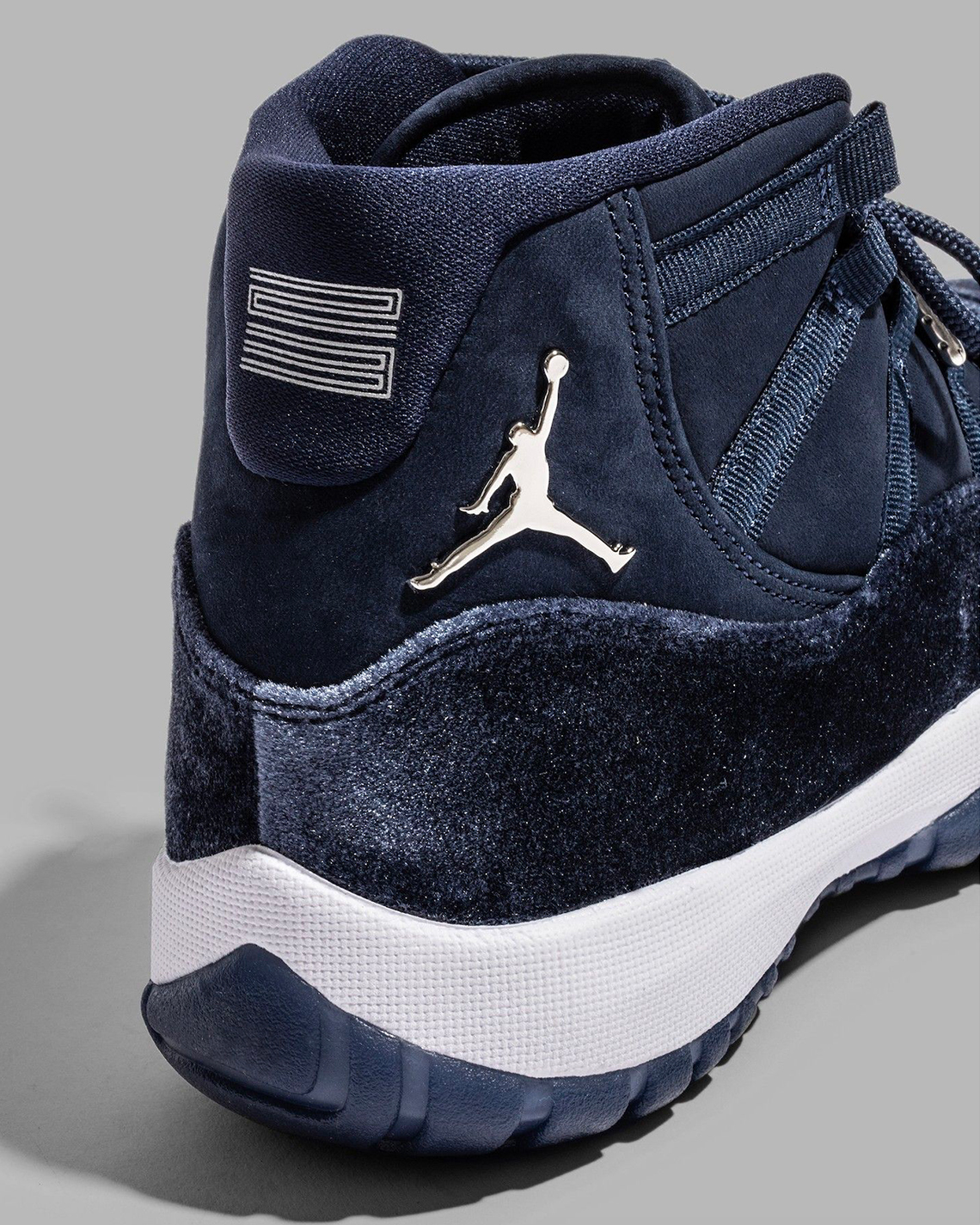 Hình ảnh của đôi giày nữ Air Jordan 11 Midnight Navy - 2