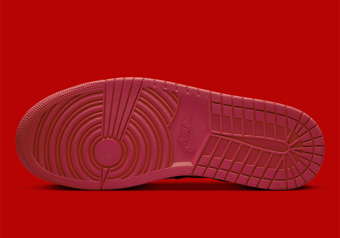 Hình ảnh của đôi giày sneaker Air Jordan 1 Mid Bred - 4