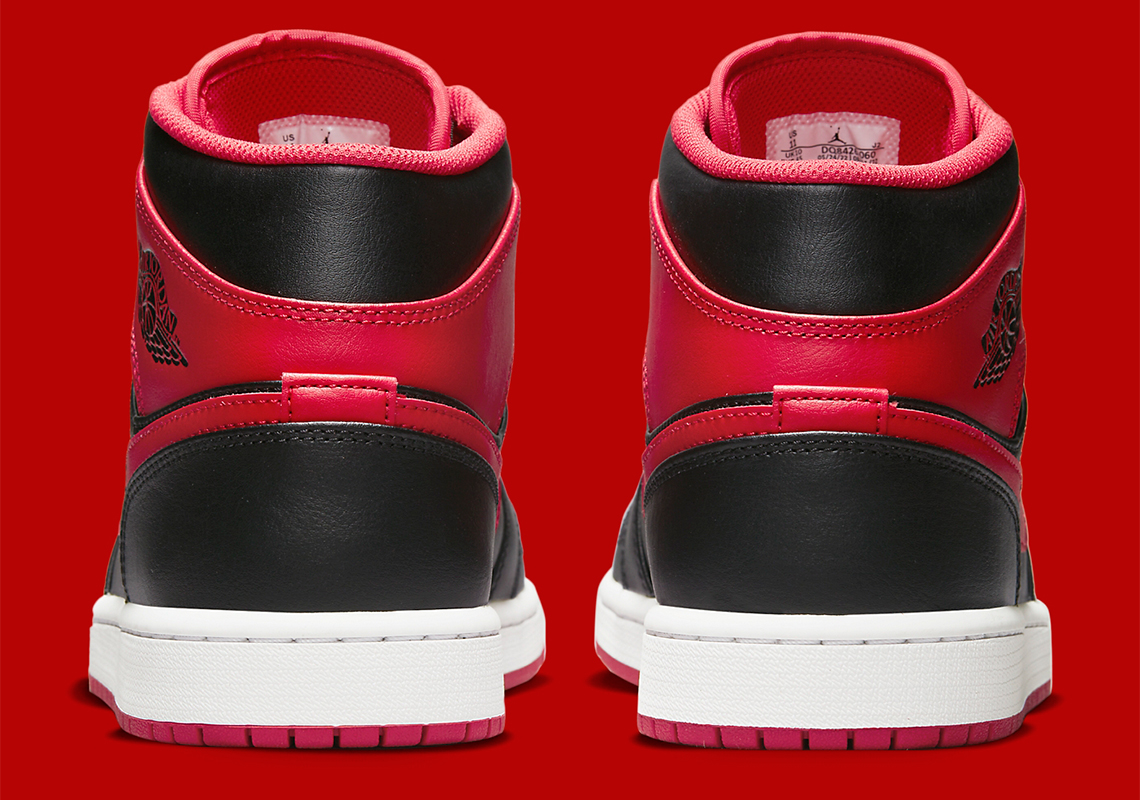 Hình ảnh của đôi giày sneaker Air Jordan 1 Mid Bred - 5