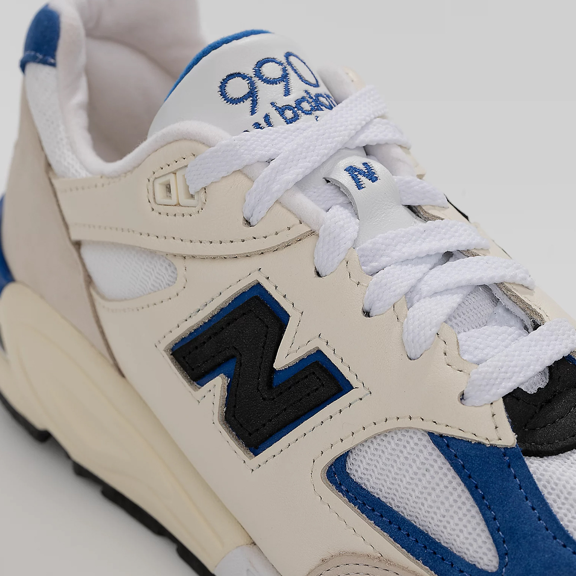 Hình ảnh của đôi giày sneaker New Balance 990v2 White Blue sản xuất tại USA - 7