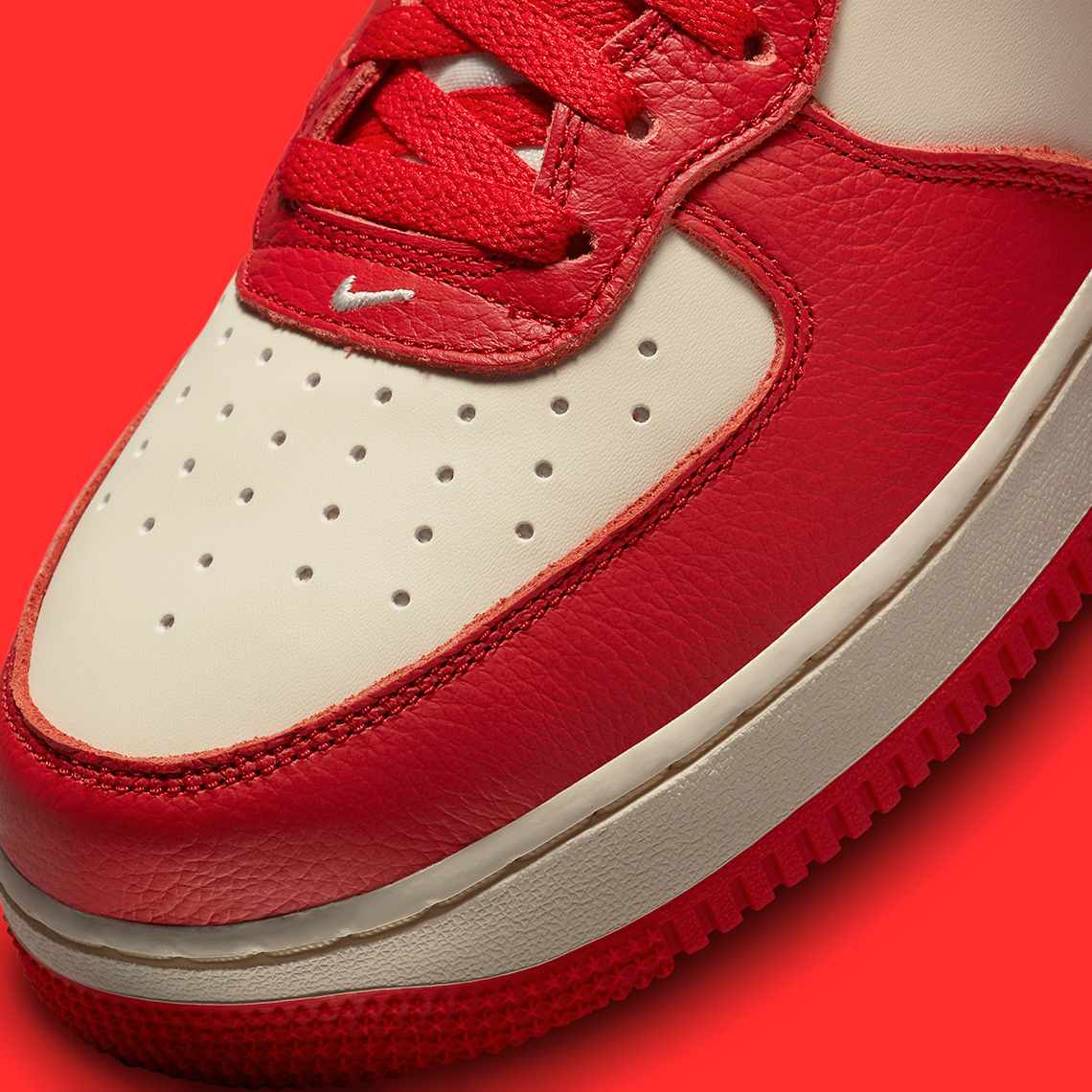 Hình ảnh của đôi giày Sneaker Nike Air Force 1 Mid Plaid màu đỏ - 9