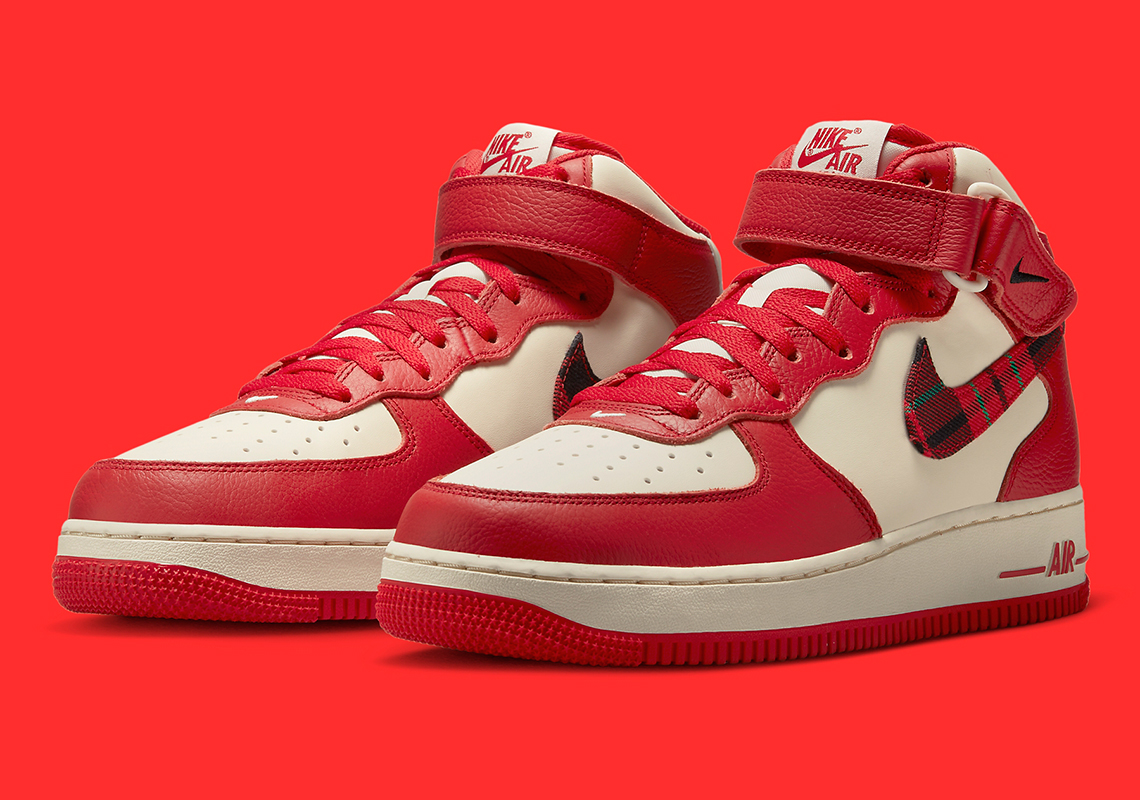 Hình ảnh của đôi giày Sneaker Nike Air Force 1 Mid Plaid màu đỏ