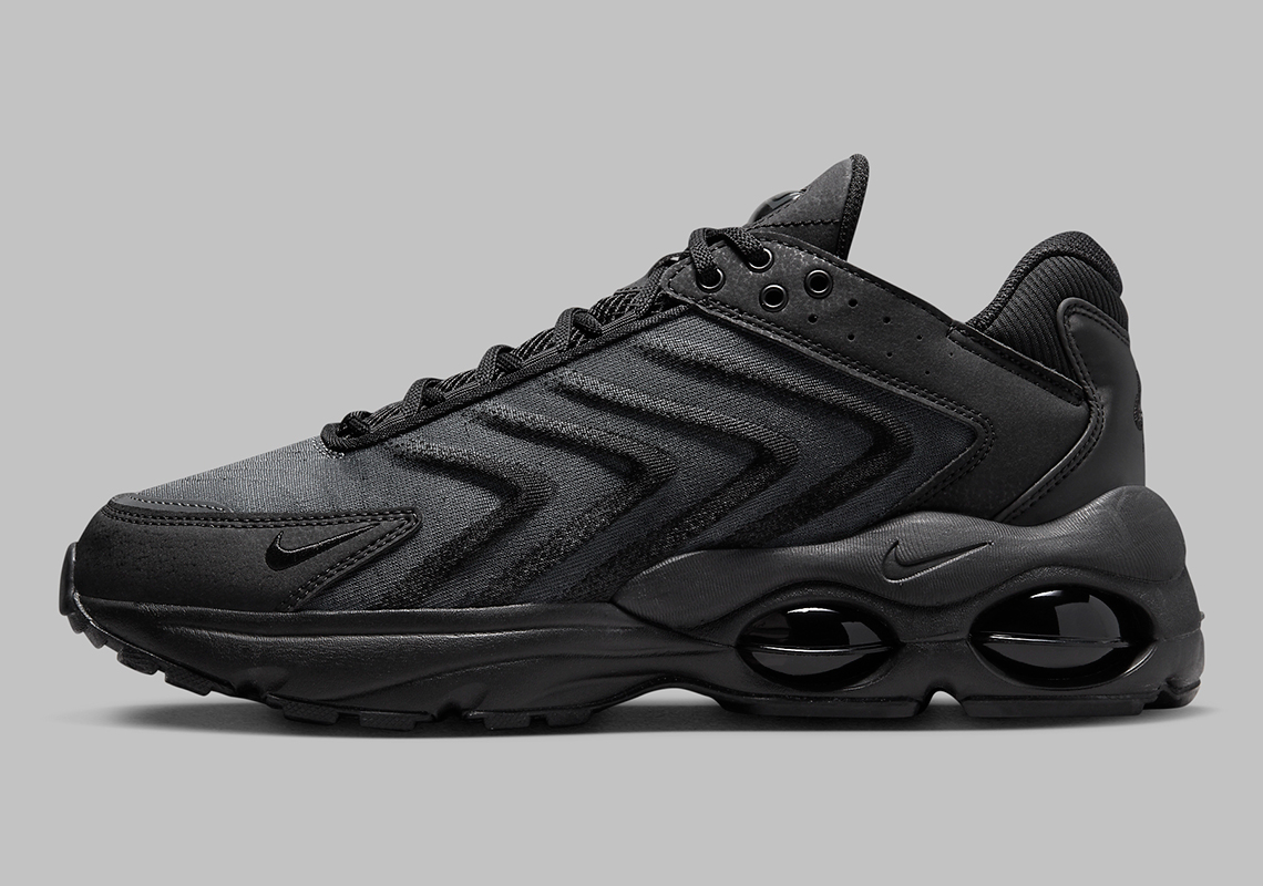 Hình ảnh của đôi giày sneaker Nike Air Max TW "Black/Anthracite"