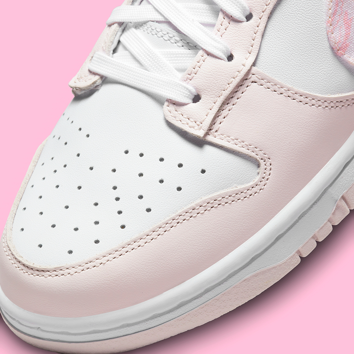 Hình ảnh của đôi giày sneaker Nike Dunk Low Pink Paisley  nữ tính - 7