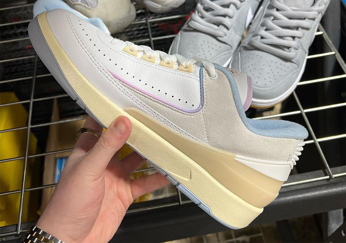Hình ảnh của mẫu giày Air Jordan 2 Low Look Up In The Air - 2