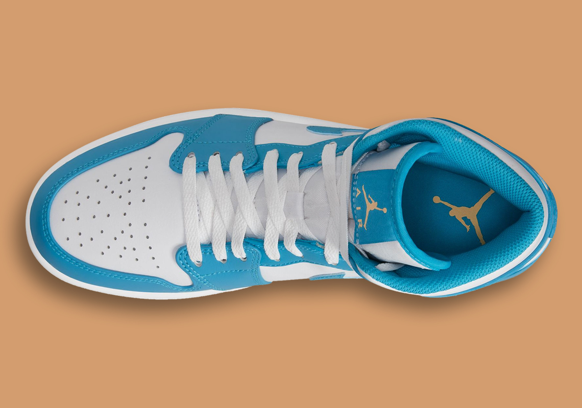 Hình ảnh đôi giày sneaker Women Air Jordan 1 Mid sáng lên với tông màu nước và đào - 3