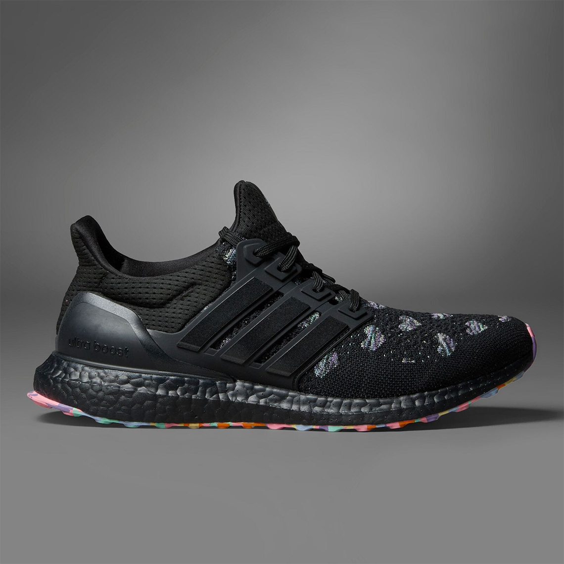 Hình anh mới nhất của adidas Preps UltraBOOST cho lễ hội Valentine 2023 - 2