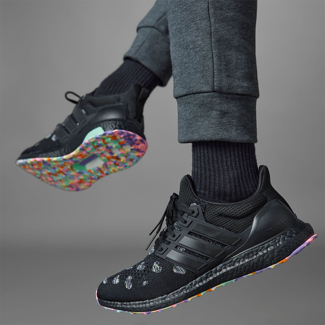 Hình anh mới nhất của adidas Preps UltraBOOST cho lễ hội Valentine 2023 - 4