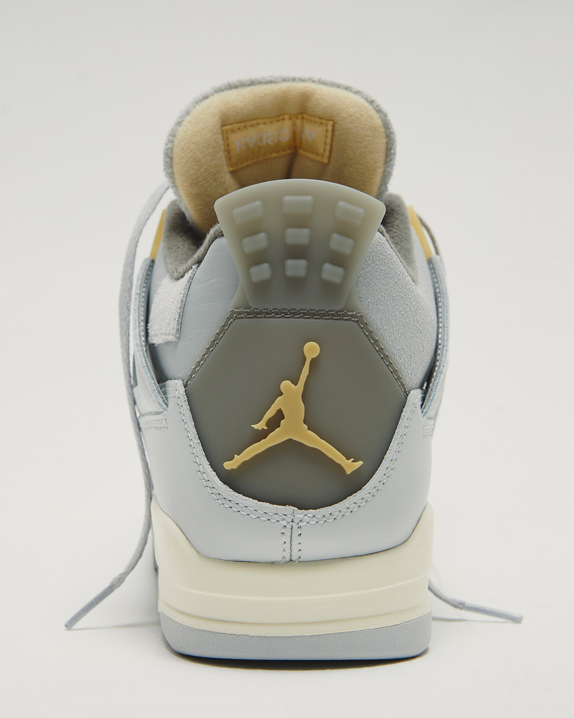 Hình ảnh mới nhất của đôi giày Air Jordan 4 SE Craft Photon Dust - 6