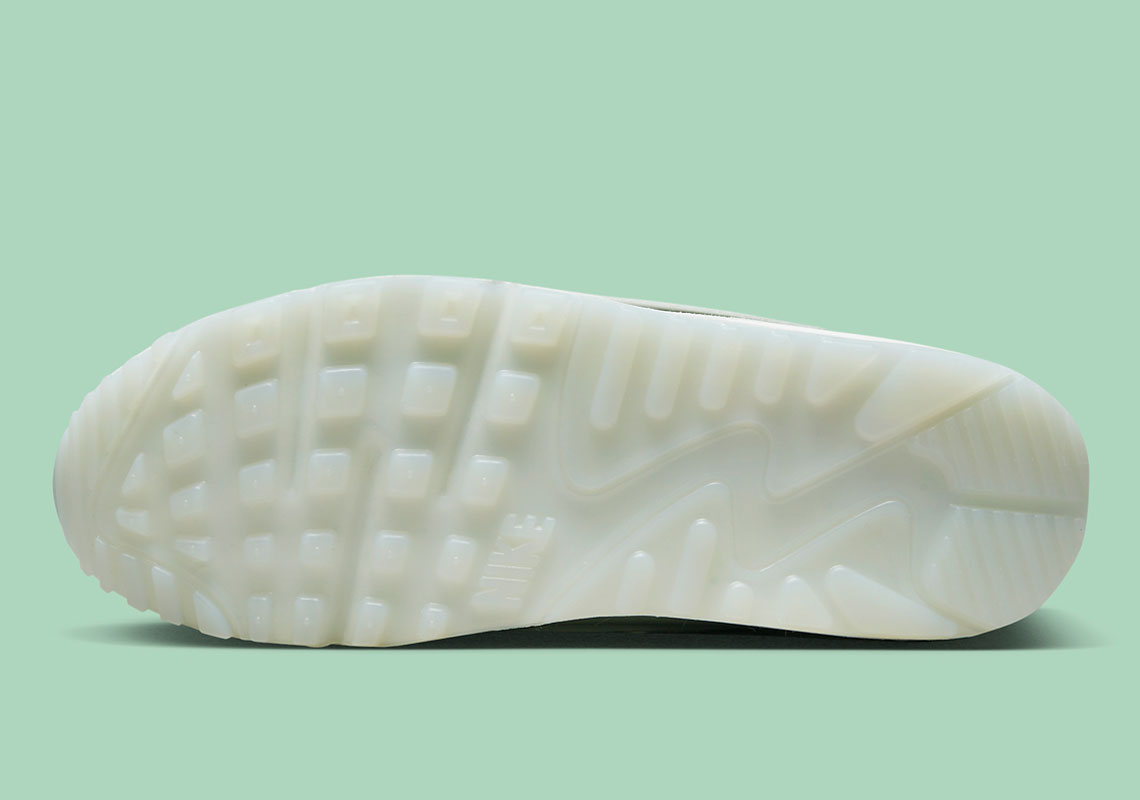 Hình ảnh mới nhất của đôi giày Nike Air Max 90 Futura màu Nike Air Max 90 Futura - 4