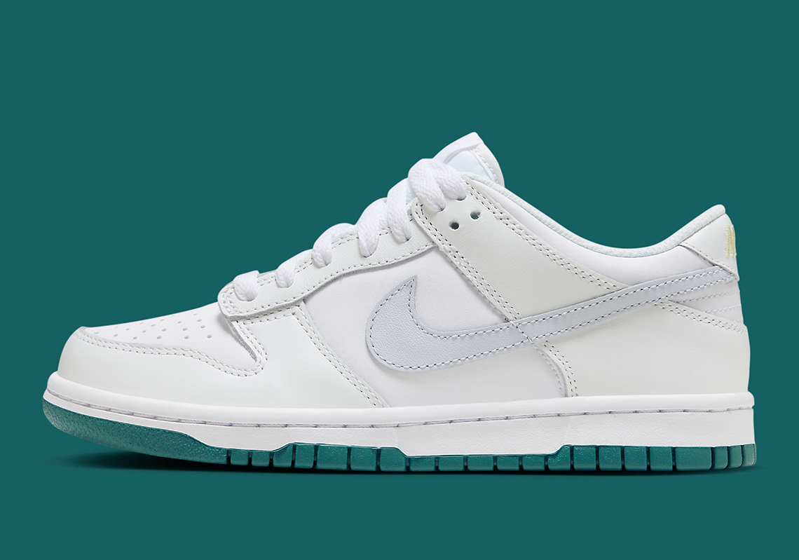 Hình ảnh mới nhất của đôi giày Nike Dunk Low GS White Green Grey - 1