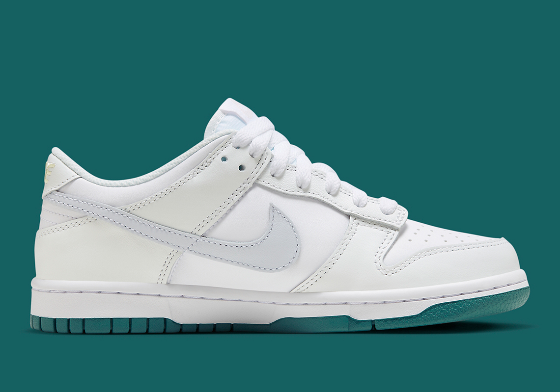 Hình ảnh mới nhất của đôi giày Nike Dunk Low GS White Green Grey - 3