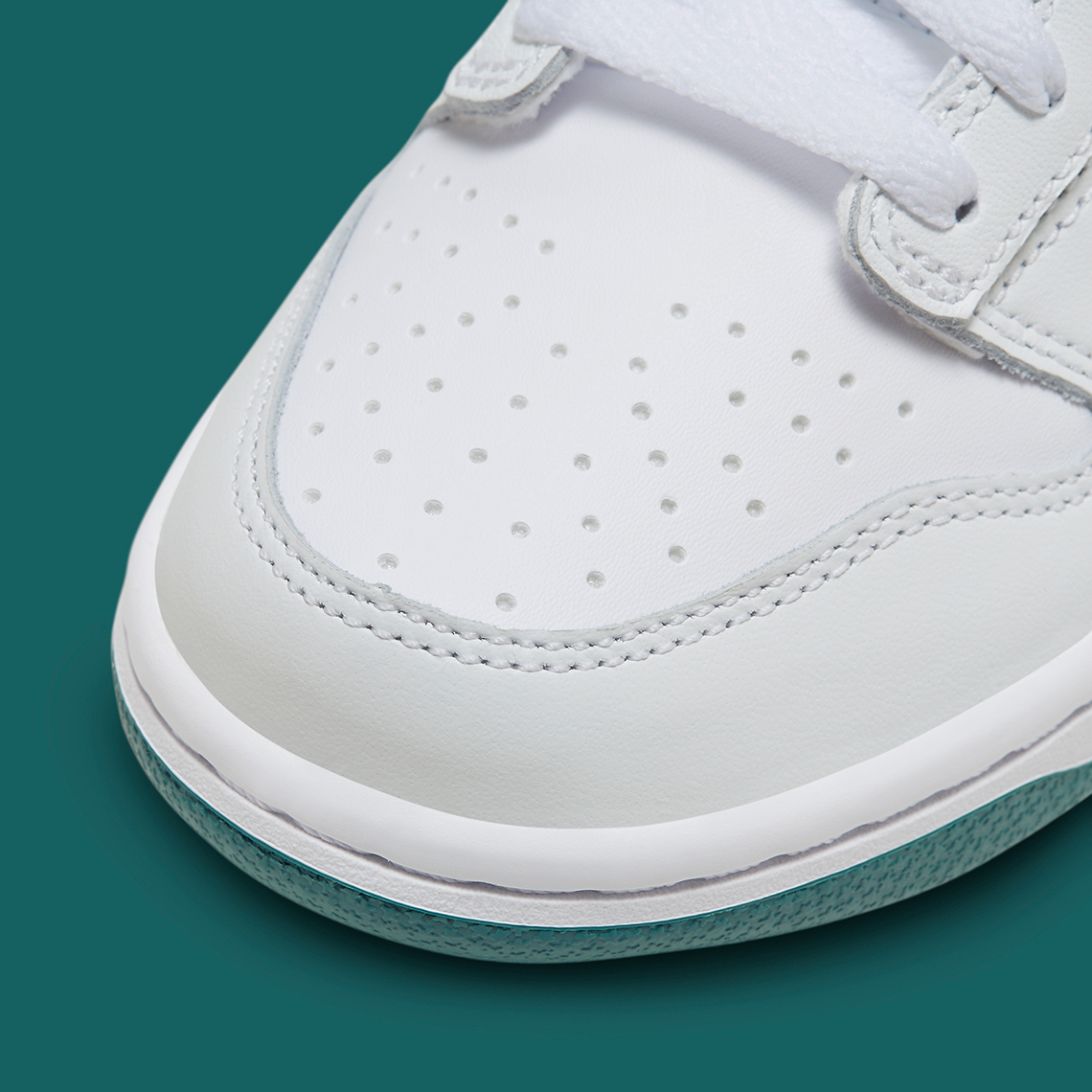 Hình ảnh mới nhất của đôi giày Nike Dunk Low GS White Green Grey - 7