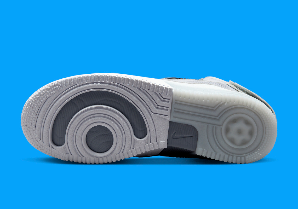 Hình ảnh mới nhất của đôi giày sneaker Nike Air Force 1 React Mid Grey - 6