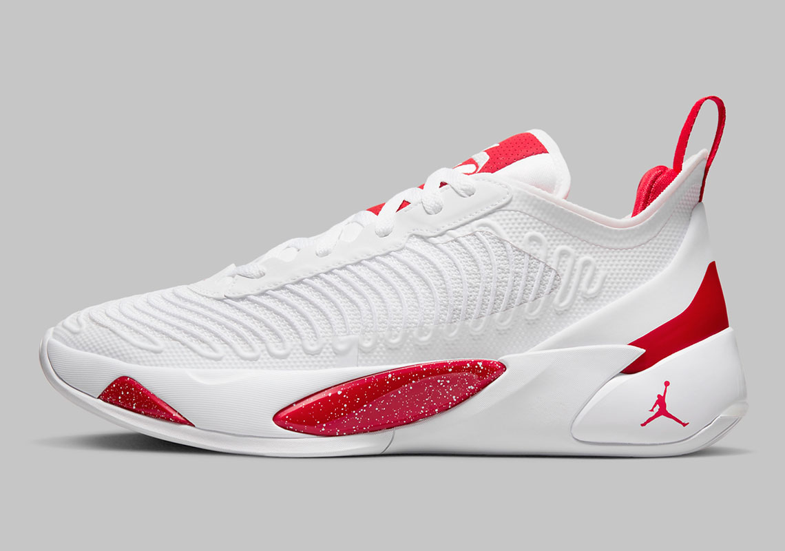 Hình ảnh mới nhất của đôi sneaker Jordan Luka 1 Fire Red - 2