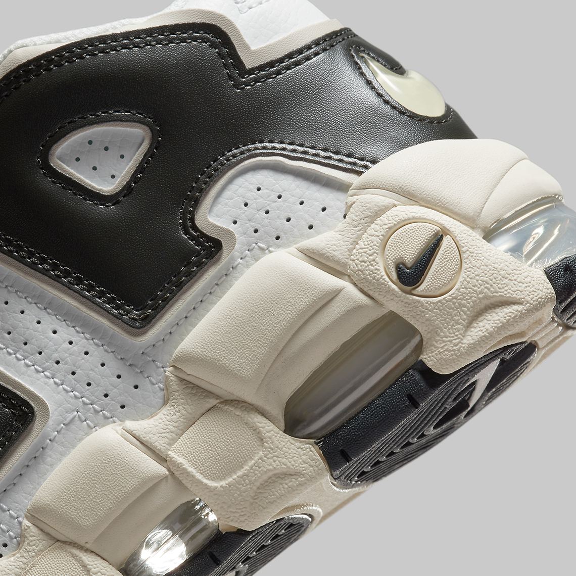 Hình ảnh mới nhất của mẫu giày Nike Air More Uptempo Night Forest trắng chữ đen - 8