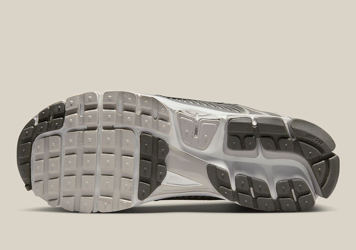 Hình ảnh mới nhất của mẫu giày sneaker Nike Zoom Vomero 5 - 6
