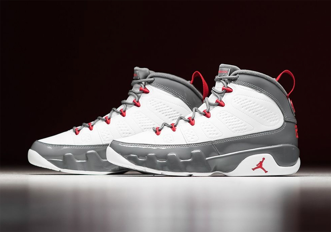 Hình ảnh mới nhất của mẫu sneaker Air Jordan 9 Fire Red - 2